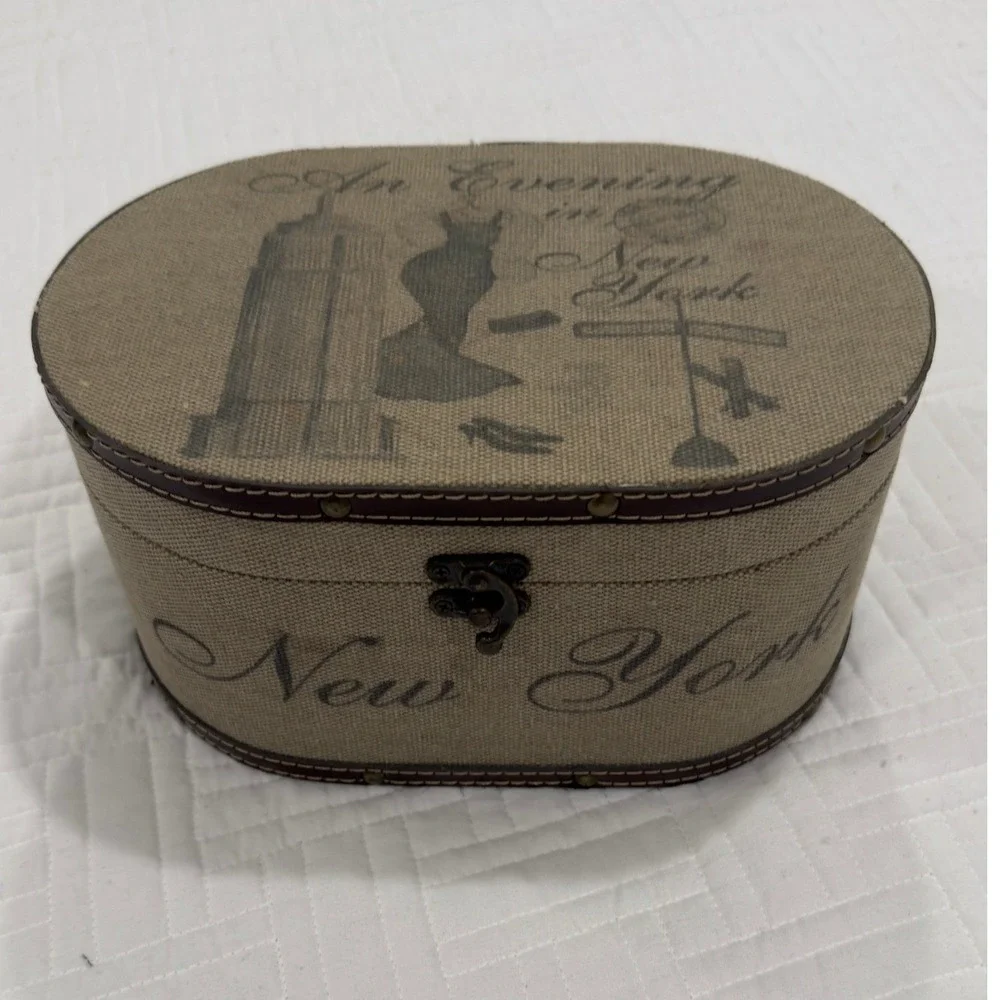 Vintage‎ Savile Row An Evening in New York Oval Decorative Storage Trunk Box